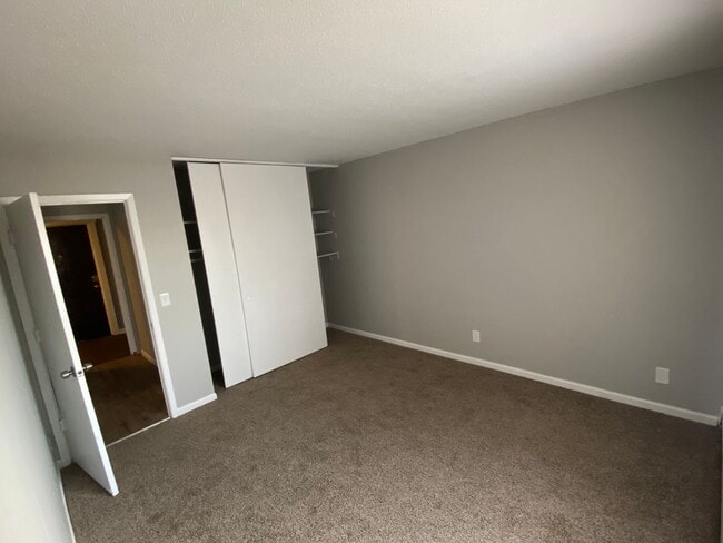 Building Photo - Eat Street Flat LLC