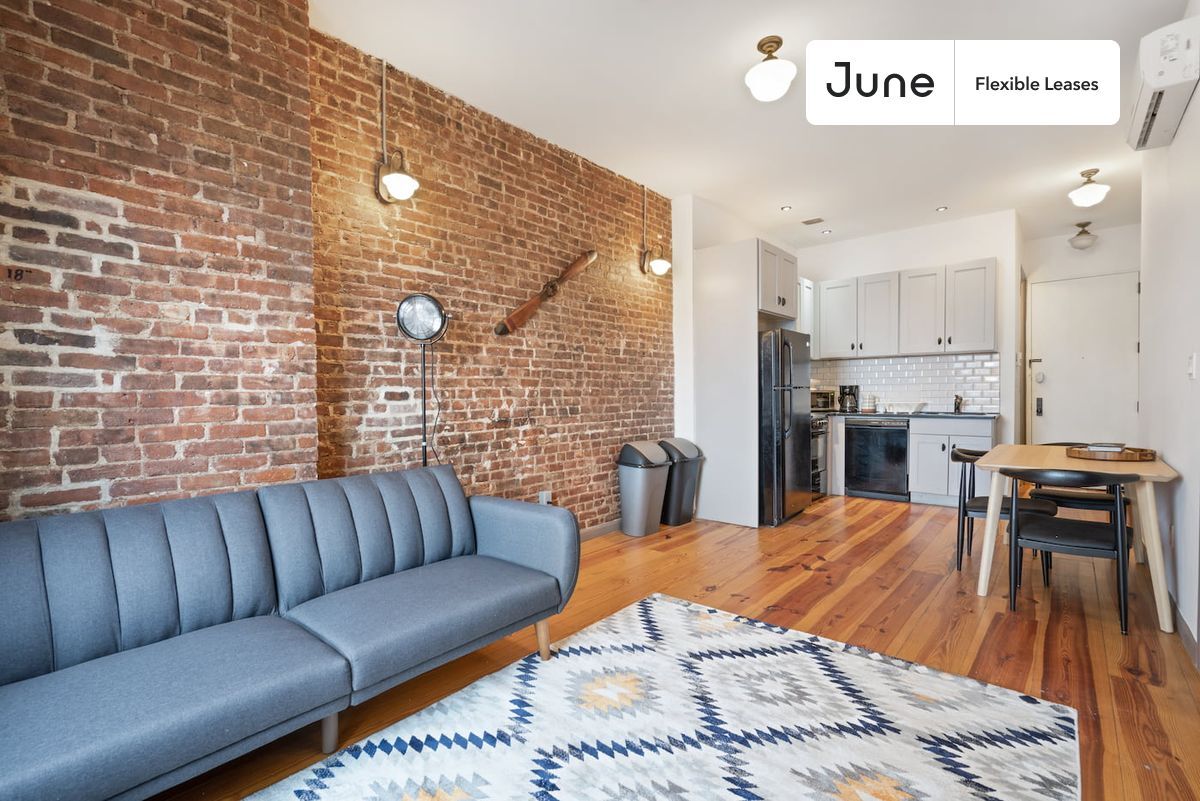 Building Photo - Trendy Private ROOM in Harlem