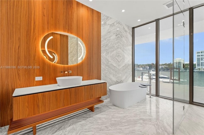 Building Photo - 5 Grove Isle Dr