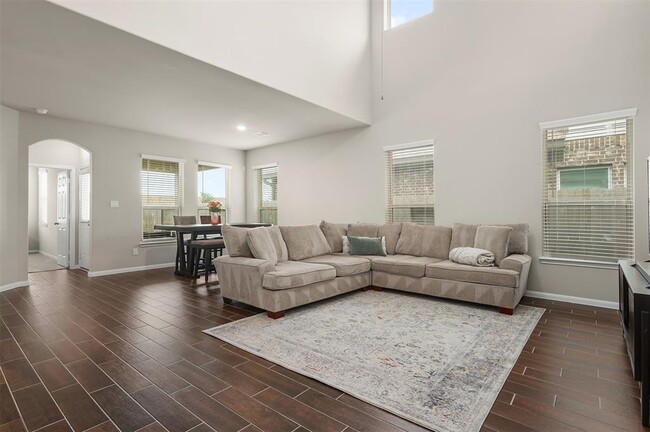Building Photo - 13202 Villa Sola Dr