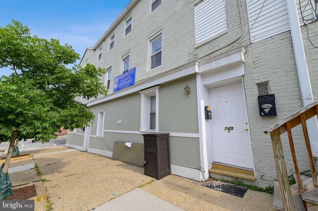 Building Photo - 249 S Chester St
