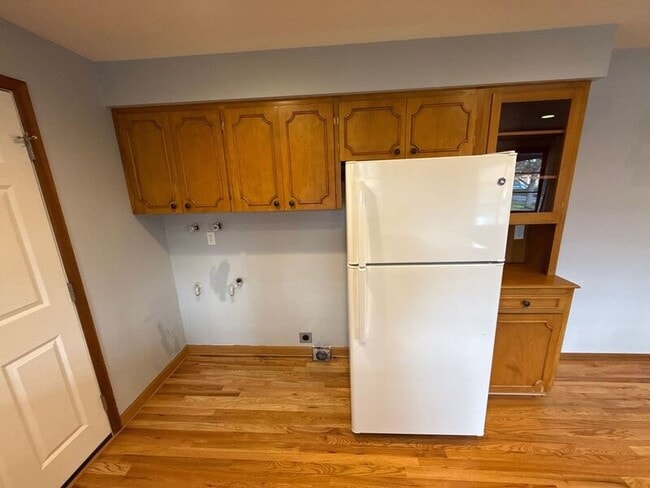 Building Photo - 610 Liberty St SE