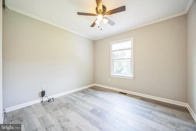 Building Photo - 5503 Red Haven Dr