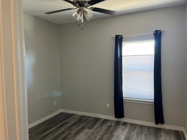 Building Photo - 223 Port Dr