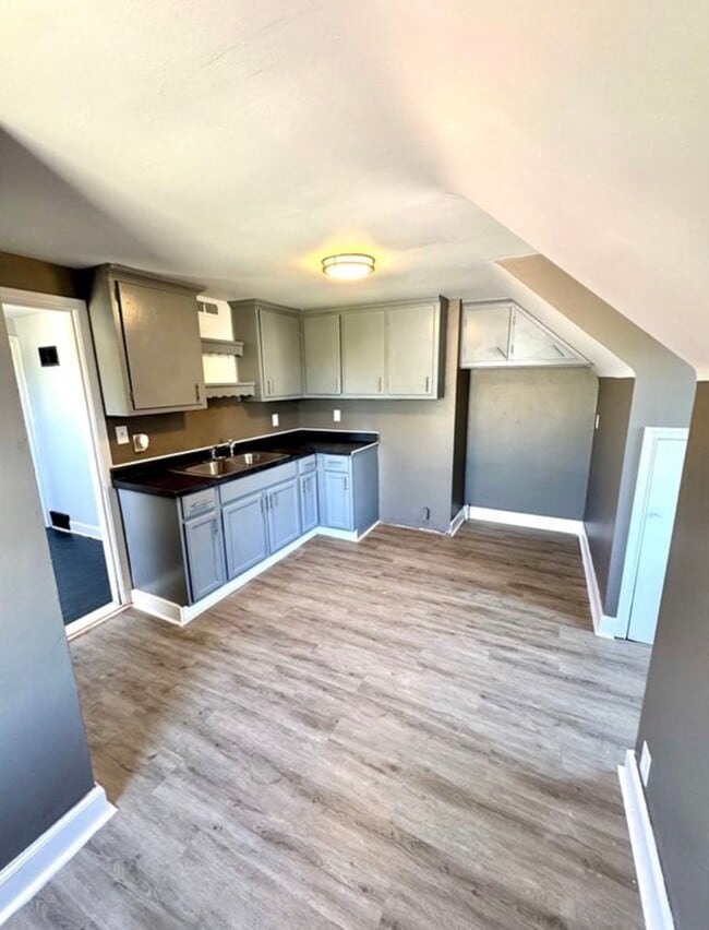 Building Photo - Sturges