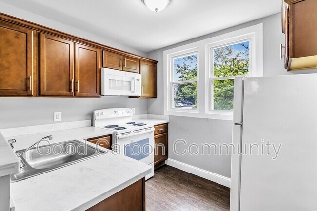 Building Photo - 618 Elmwood Ave