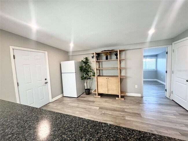 Building Photo - 3913 S Shade Ave