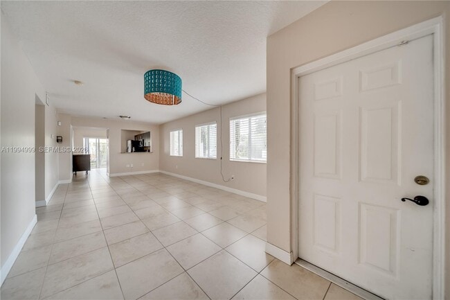 Building Photo - 6235 SW 47th Manor