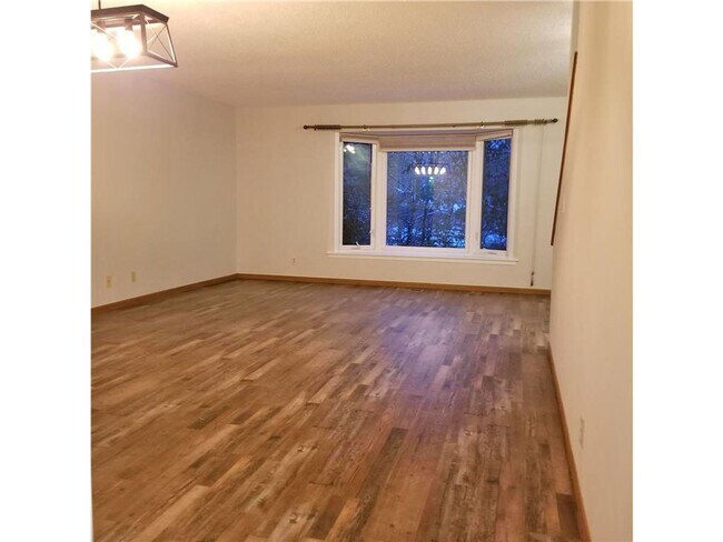 Building Photo - Awesome golden valley townhouse with 2 beds and 2.5 baths available 6/1/2024!