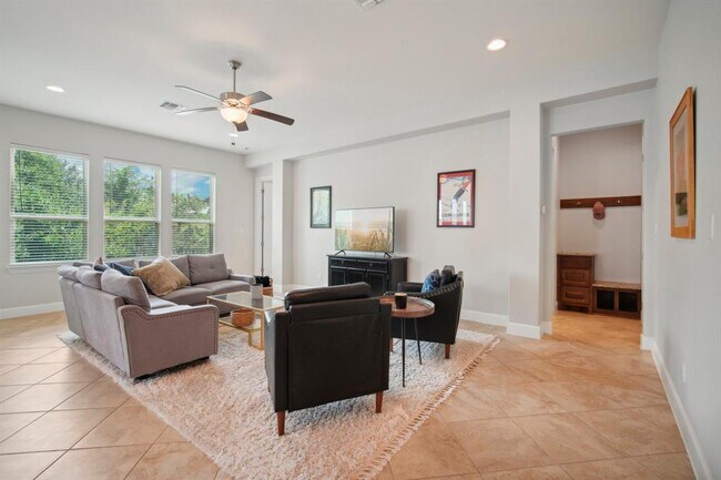 Building Photo - 134 Summer Square Dr