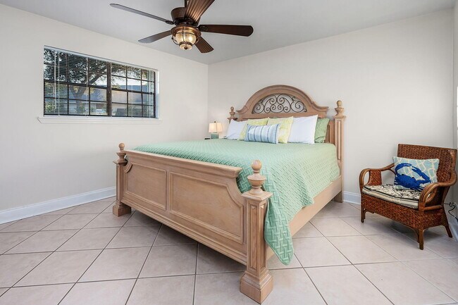 Building Photo - 293 Sunset Bay