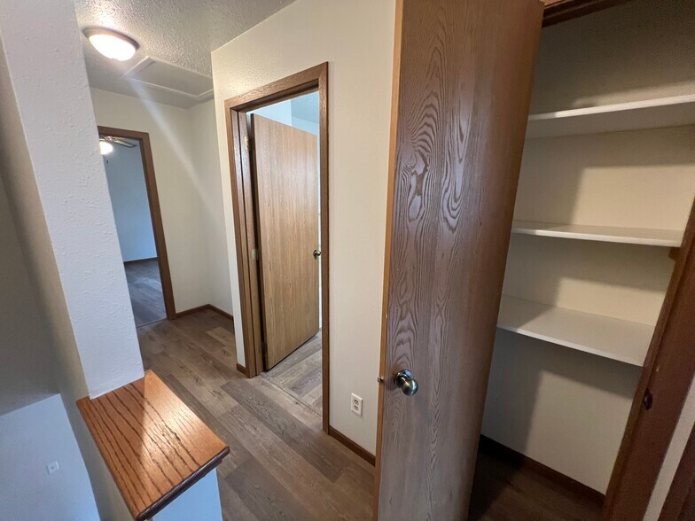 Hallway/Closet - 2000 Miller St