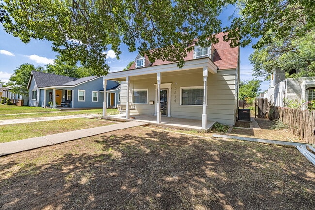 Building Photo - Pre-lease Sumer 2026! Charming 2-Story Home in Tech Terrace!