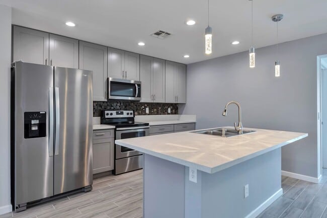 Building Photo - 6-Bedroom, 3-Bath Tempe Home with Private Pool Near ASU