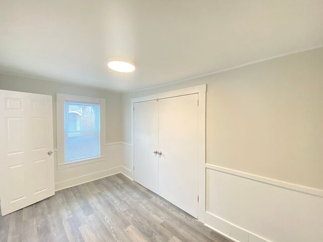 Building Photo - 8 Parkinson Ct