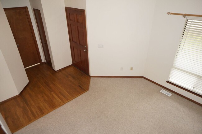 Building Photo - Lake Oswego South Shore Side Traditional