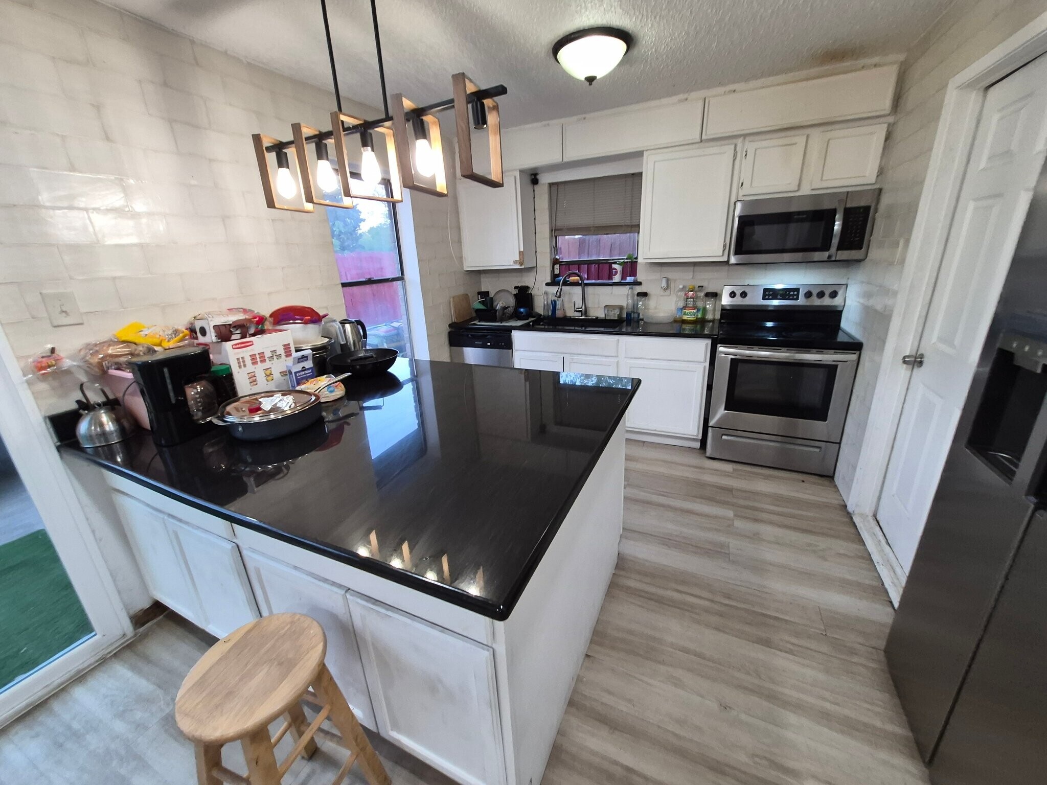 Building Photo - 1533 Bosque Dr