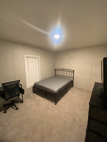 Building Photo - 325 Robin Ln