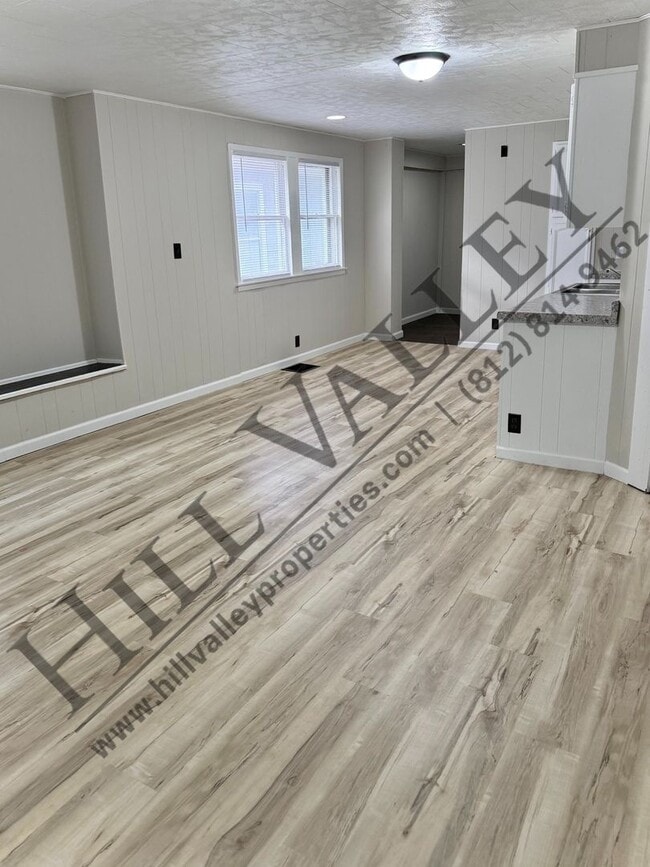 Building Photo - Three Bedroom Home - North