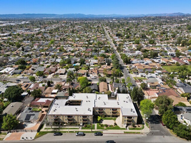 Building Photo - Updated 2BD/2BA Apartment IN SYLMAR