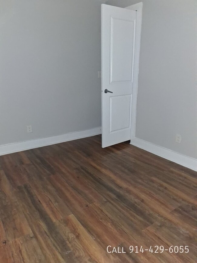 Primary Photo - 23 E 4th St