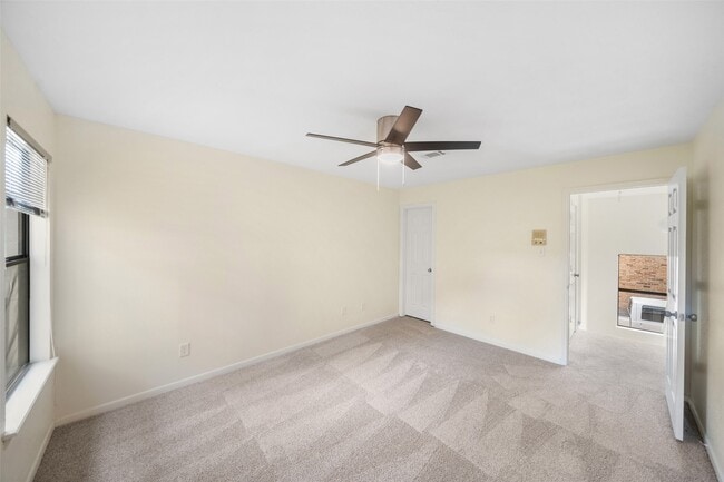 Building Photo - 20271 Sunny Shores Dr