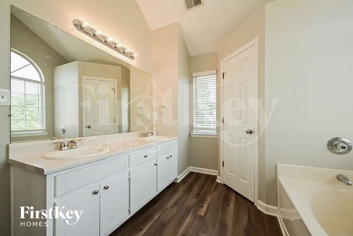 Building Photo - 4049 Fieldway Rd