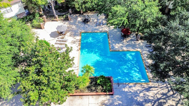 Building Photo - 2468 Bering Dr
