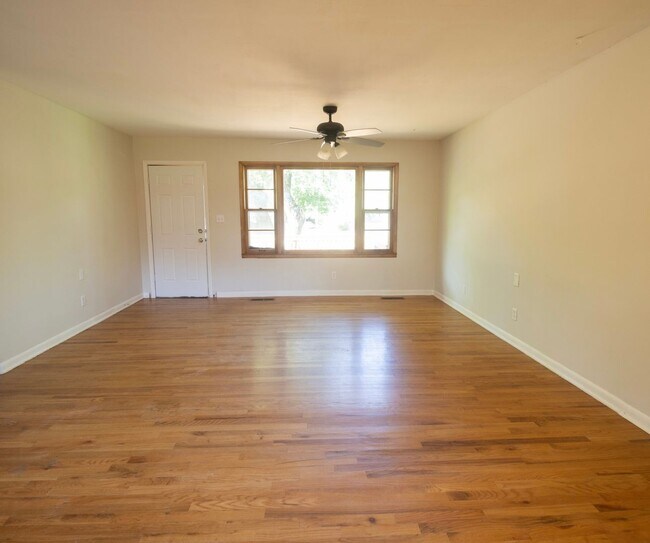 Building Photo - 2501 Brookside Ct