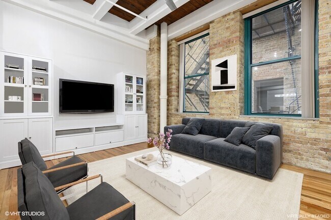 Building Photo - 312 N May St