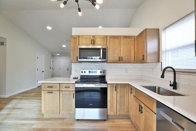 Building Photo - 989 Lavender Ln