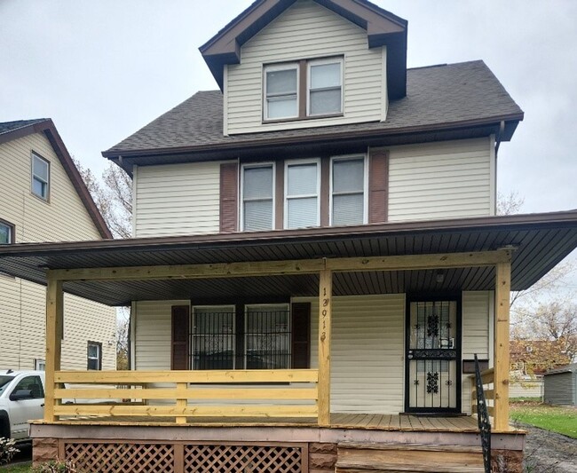 Primary Photo - Spacious 3-Bedroom Single-Family Home Avai...