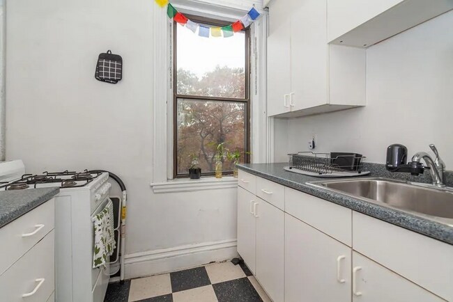 Primary Photo - 56 Charlesgate E