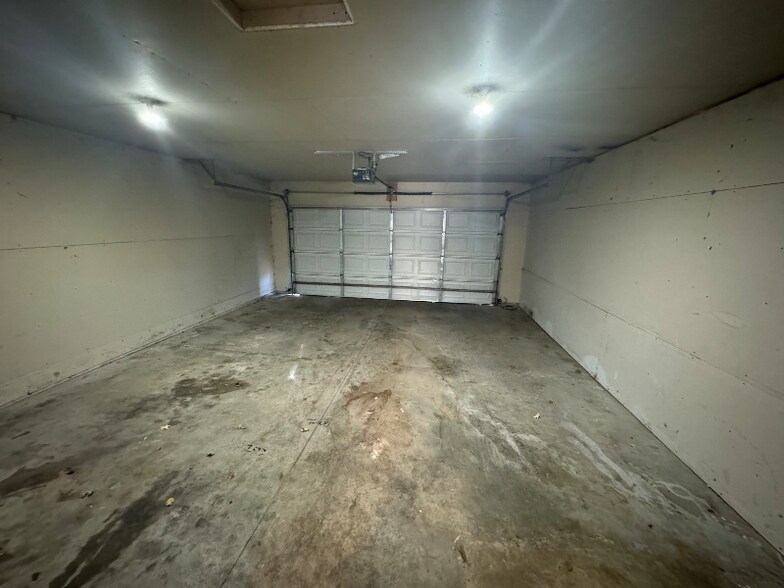 Building Photo - 706 Parkview Rd