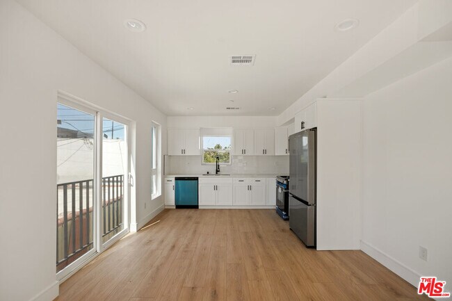Building Photo - 1619 2nd Ave
