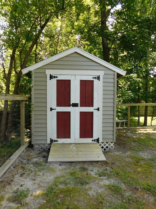 Building Photo - 300 Taliaferro Ln