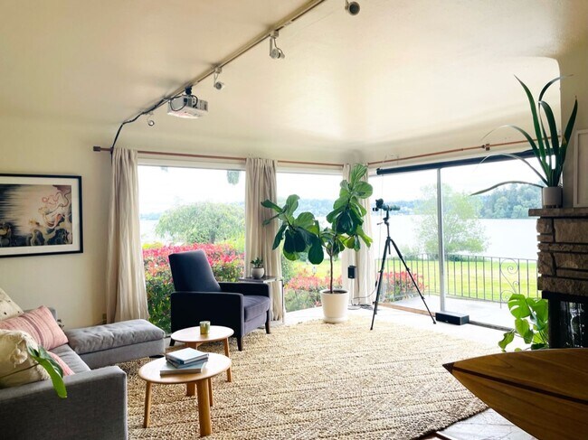 Building Photo - 4915 Lake Washington Blvd S