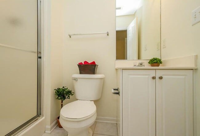 Building Photo - 3 Bed/3Bath Centrally located!!!
