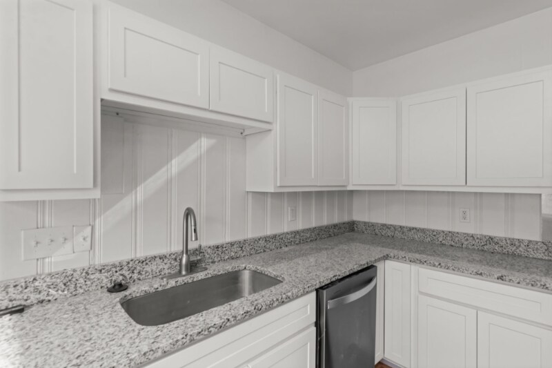 Building Photo - 151 N Clay Ave