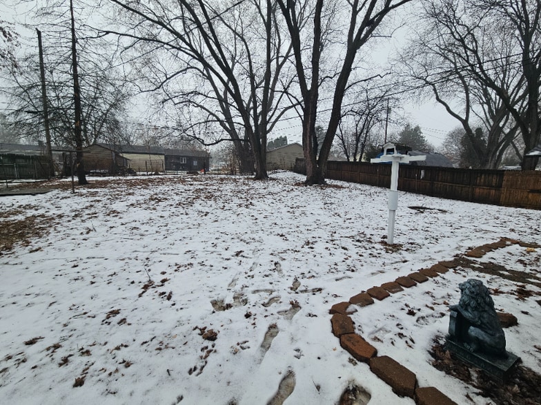 Building Photo - 1121 Debra Ln