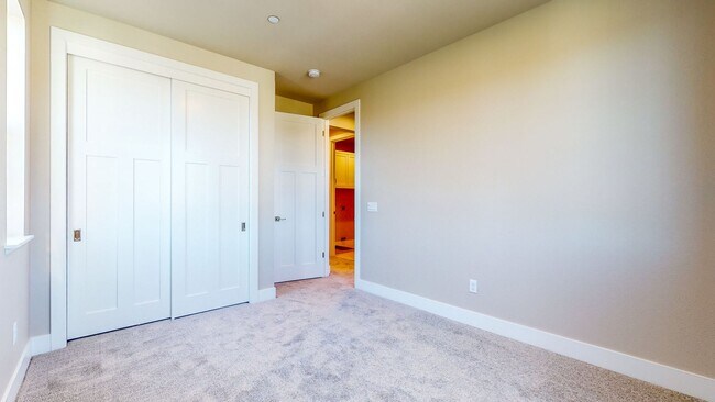 Building Photo - Bright and beautiful Home in Coffey Park! ...