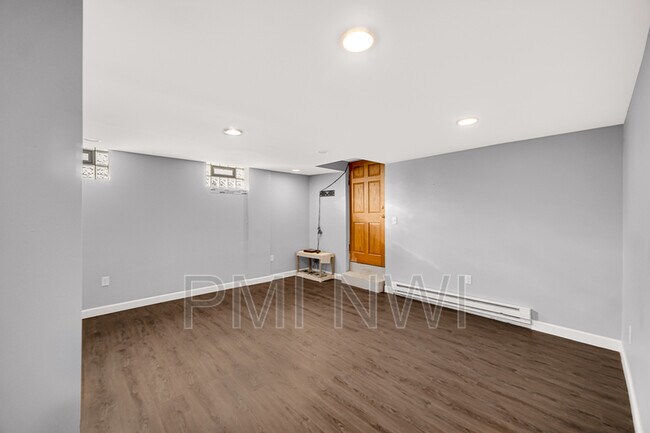 Building Photo - 314 S Jasper St