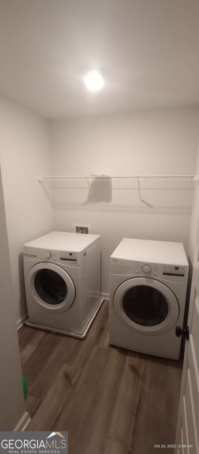 Building Photo - 3370 Westgate Park Dr