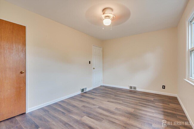 Building Photo - 25 Ellwood Rd