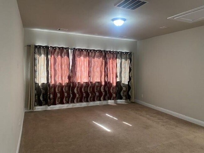 Building Photo - Breathtaking 4-bedroom home in the highly ...