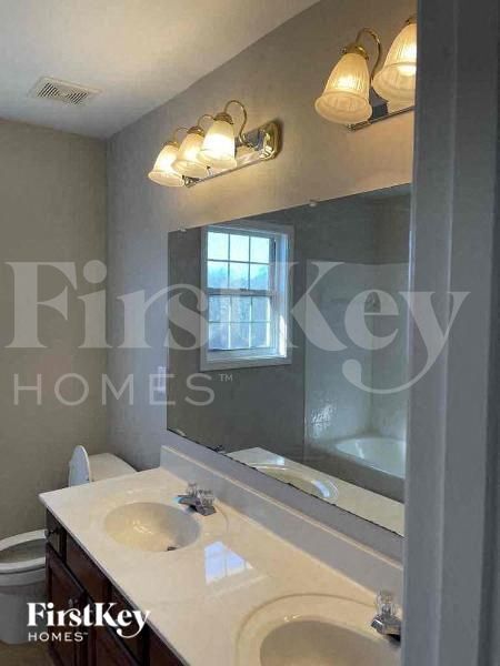 Building Photo - 1157 Fountain Crest Dr