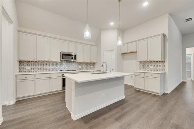 Building Photo - 609 Plaza Ln
