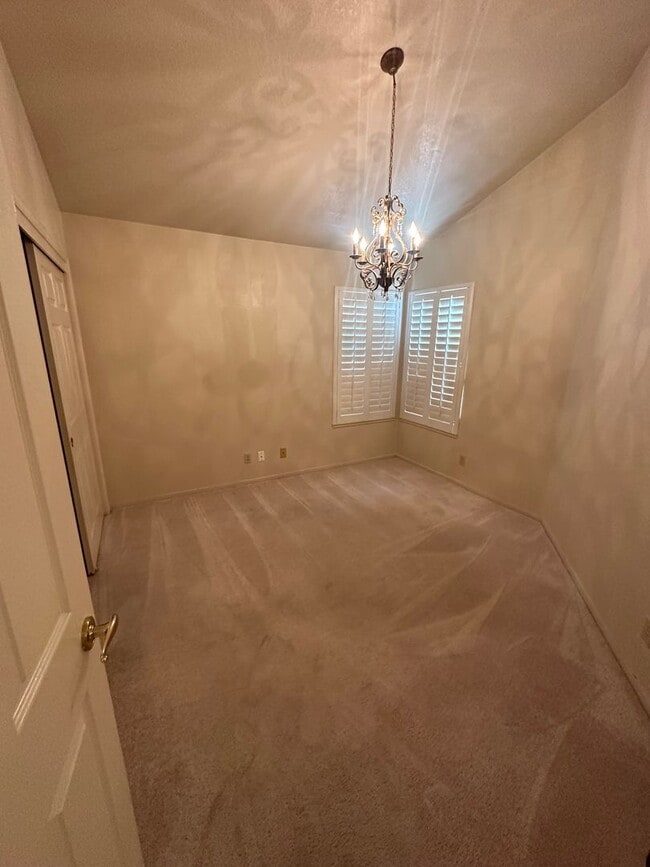 Building Photo - Beautiful 3 bedroom!