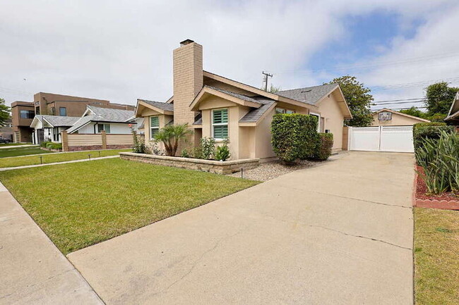 Building Photo - 12581 Foster Rd