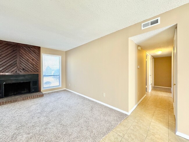 Building Photo - Holden Village Townhome Available - Newly Renovated